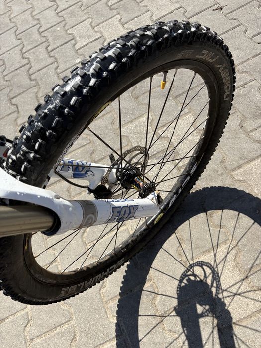 Bicicletă full suspension