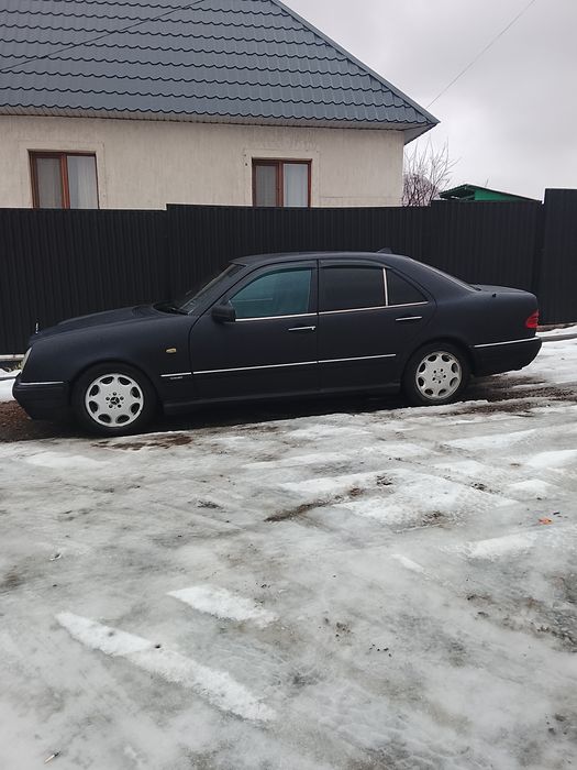 Мерседес Бенс 210