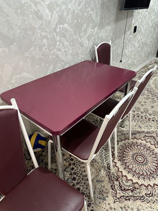 Стол со стульями