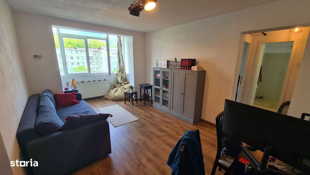 Apartament cu 2 camere de vânzare în Curtea de Argeș.
