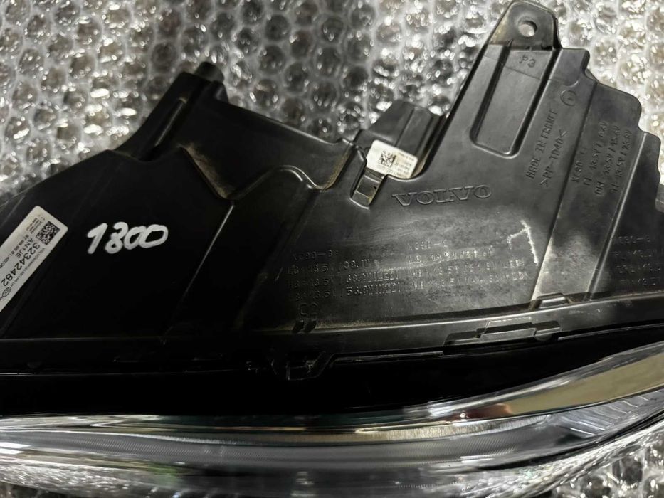 ляв фар на VOLVO