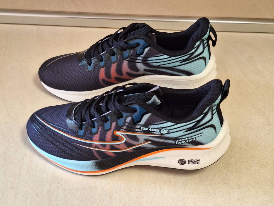 Мъжки маратонки, чисто нови.