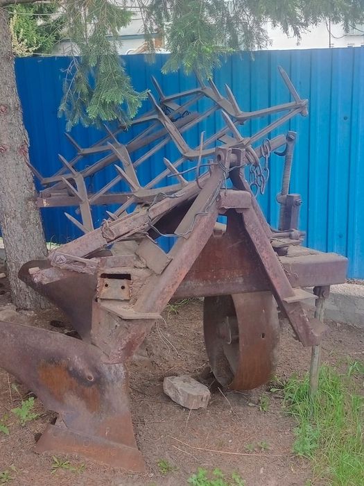Продам плуг 2 корпуса