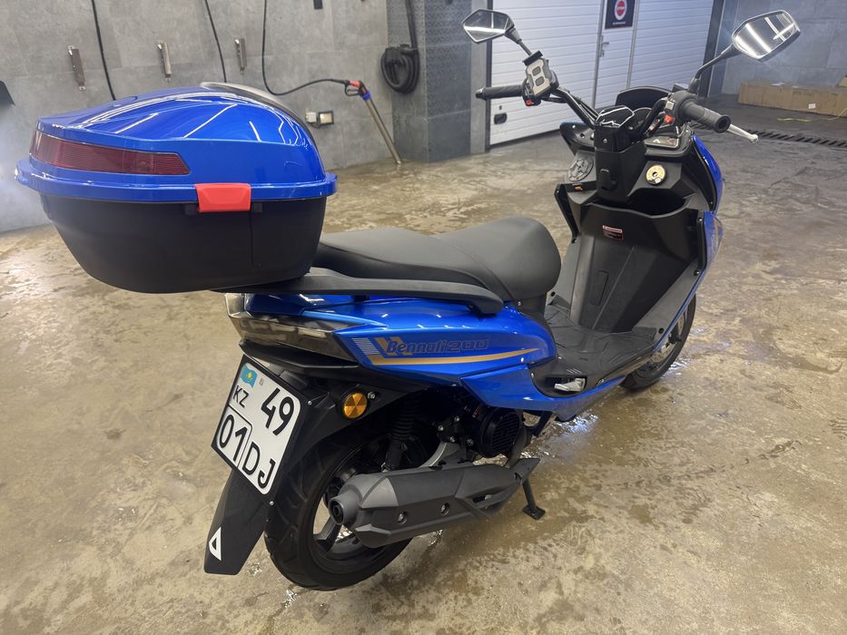Скутер Benally 200