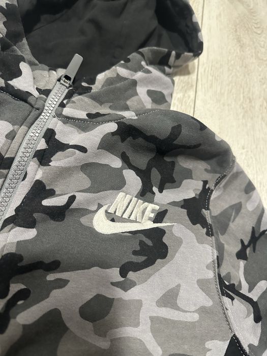Nike tech camo горнище