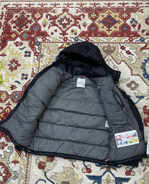 Moncler куртка черная