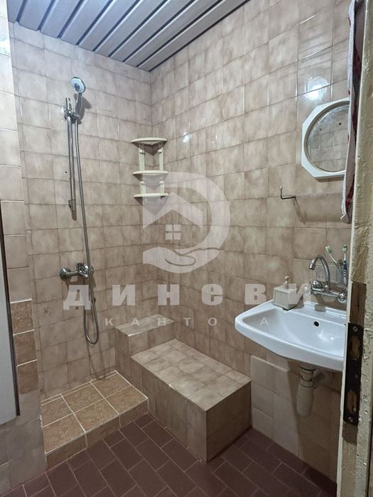 Тристаен апартамент в Железник - Център