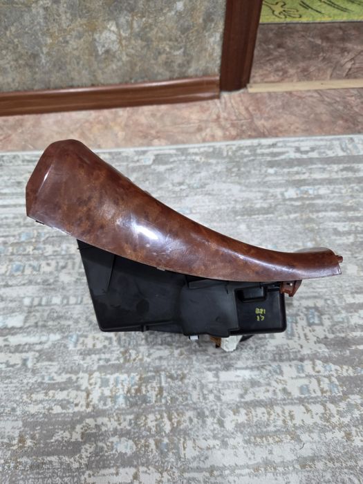 Продам консоль на камри 30