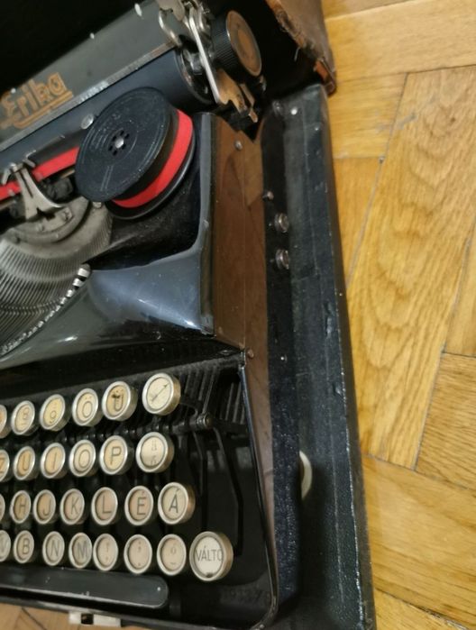 Mașina de scris Erika cu toc original