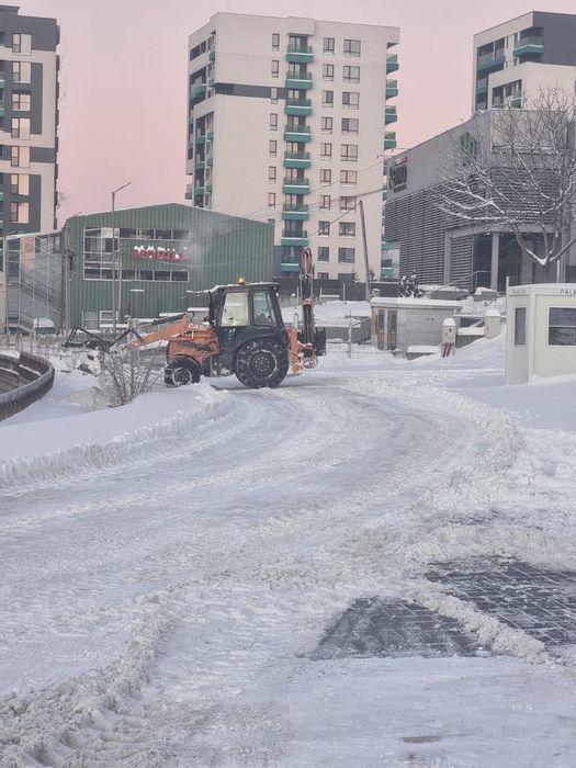 Inchiriere Buldoexcavator Iasi (deszăpezire, sapaturi, nivelare, etc)