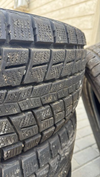 Продам покрышки от land cruiser 200