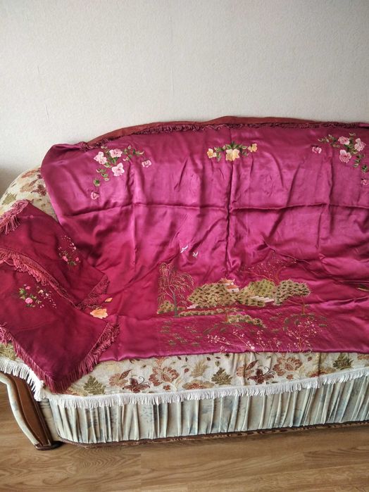 Тюль , скатерти. покрывало,пледы