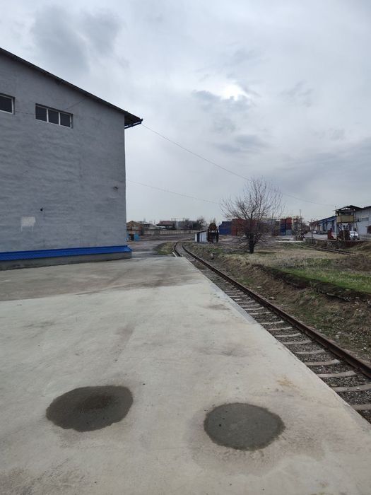 Продаётся склад на гектаре земли