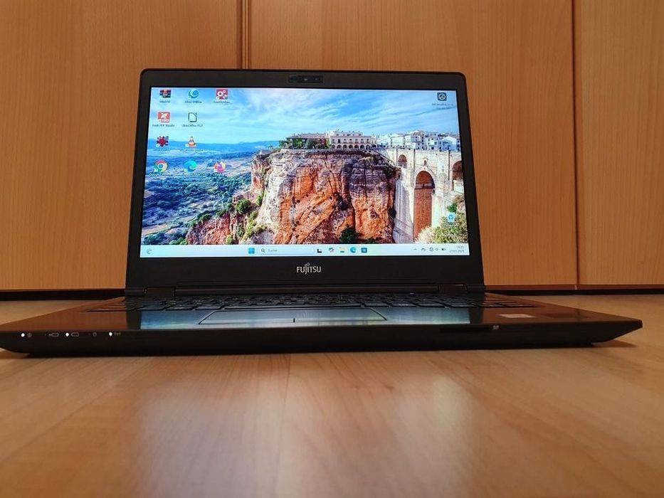 Fujitsu u748 Ultrabook Intel i5/16GB