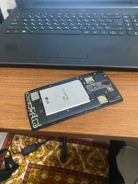 Обменяю 3 телефона на 1 рабочий