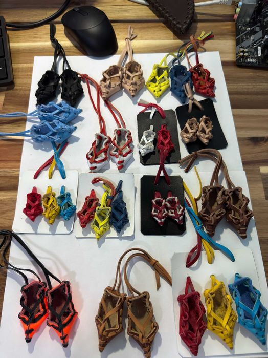 Opinci traditionale din piele, breloc sau suvenir, handmade