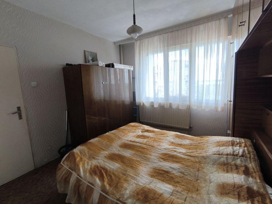 Двустаен апартамент – локално парно, среден етаж