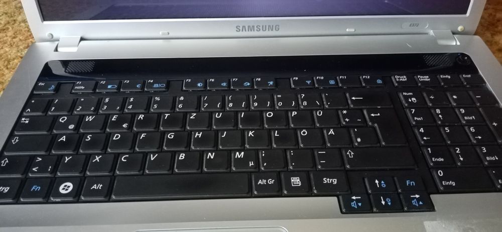 Продавам Лап топ samsung