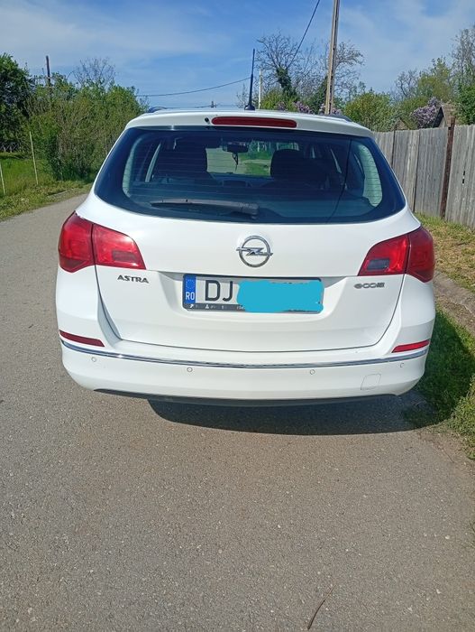 Vând Opel Astra J