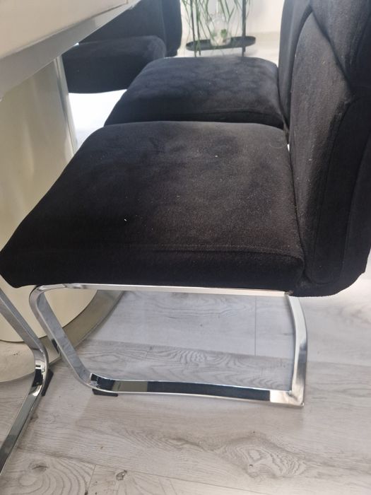 Продавам железни столове