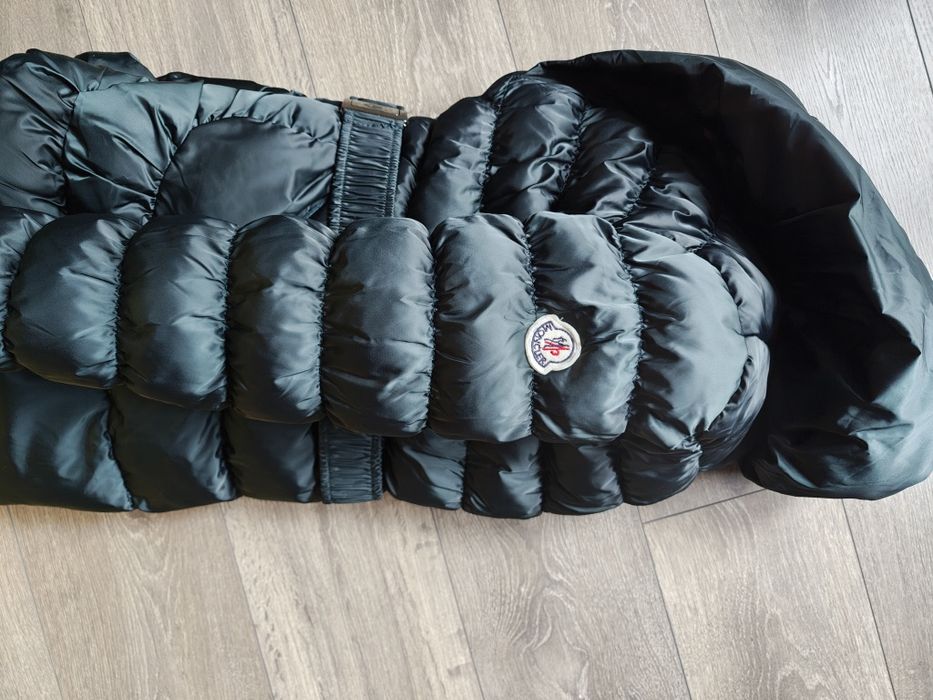 Geaca Moncler impecabila