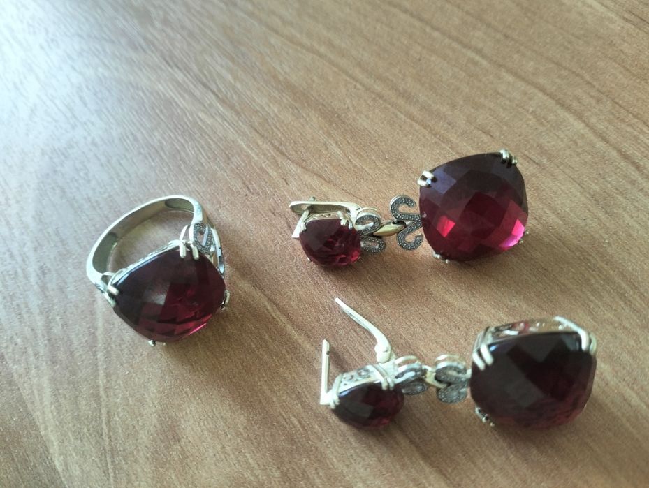 Продам комплект общ вес 22 гр