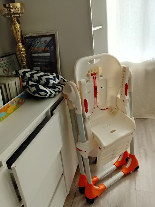 Отдам бесплатно стульчик для кормления