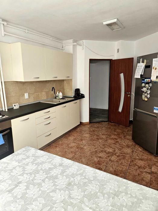 Închiriez apartament cu 2 camere decomandat in zona P-ța Măraști.