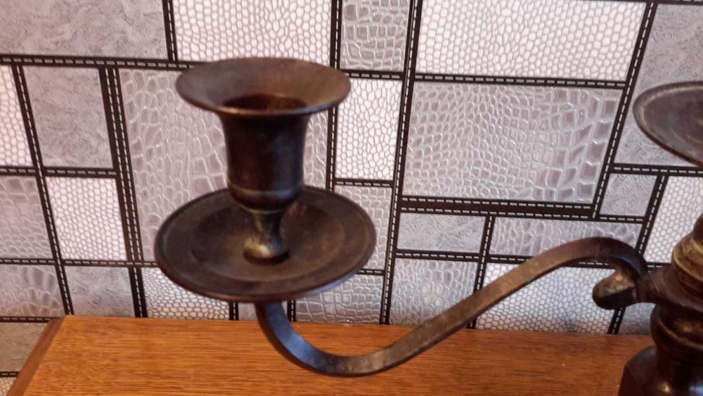 Метален свещеник