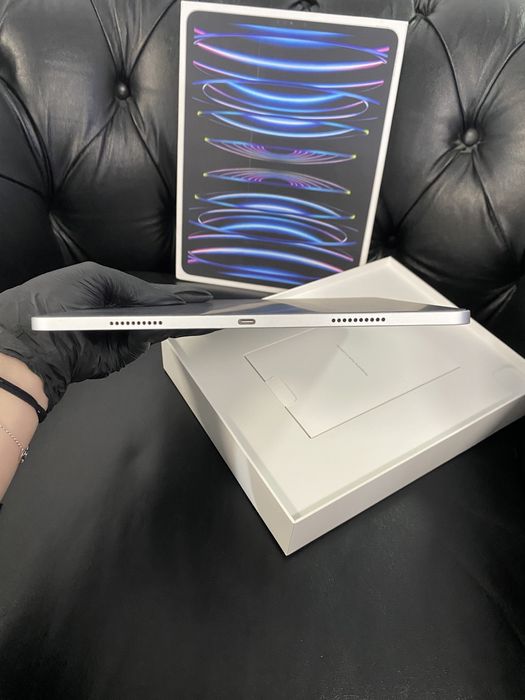 iPad Pro 12.9-Inch(6th Generation) Wi-Fi / 128 GB / Silver / Cod produs: W7X6