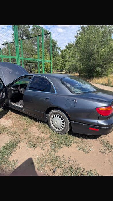 Авто Mazda Xedos 9