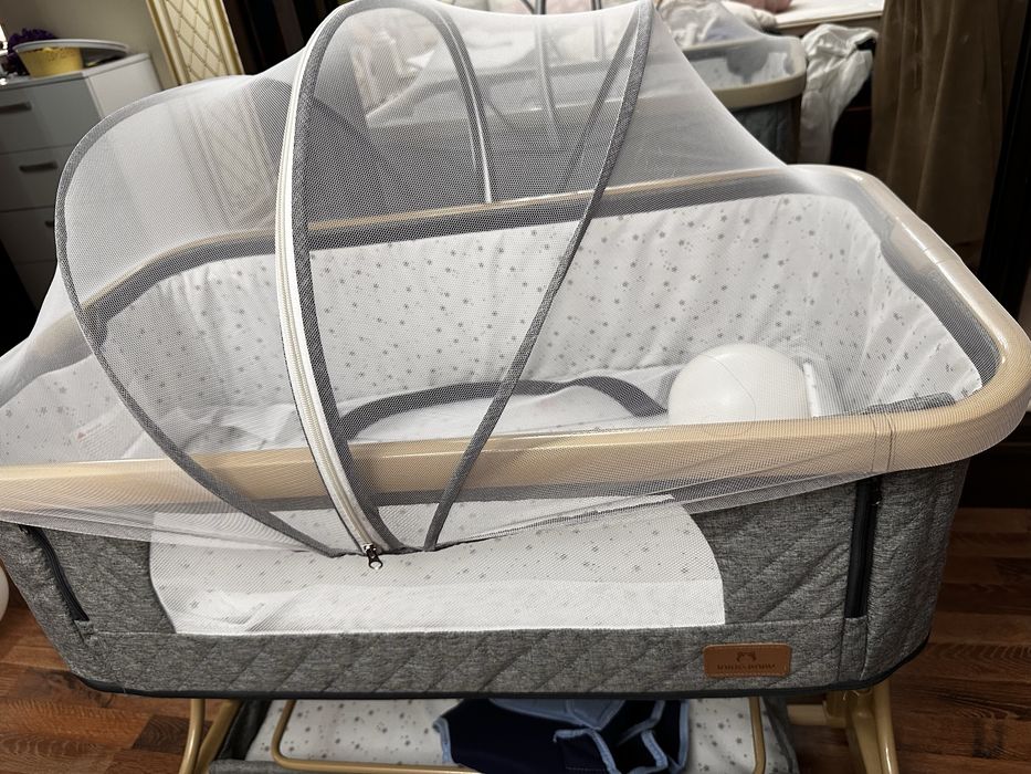 Манеж при кроватнвй