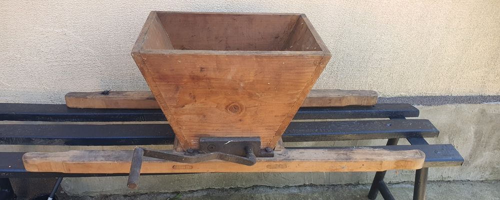 Zdrobitor manual pentru struguri