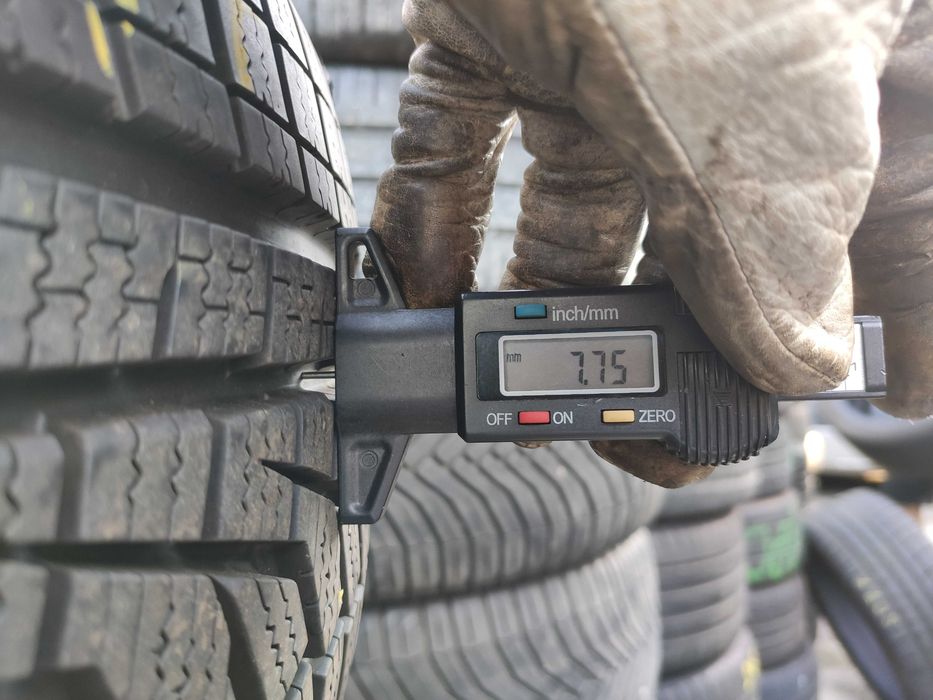 4бр Зимни гуми 205 55 17 - Hankook