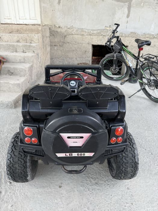 Детская машина на пульте б/у