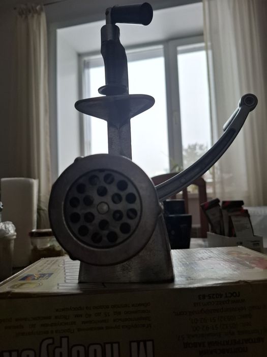 Продаю мясорубку ручную