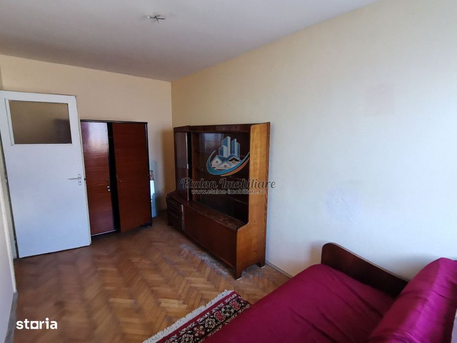 Apartament 3 camere, decomandat, etaj 1, zona centrala