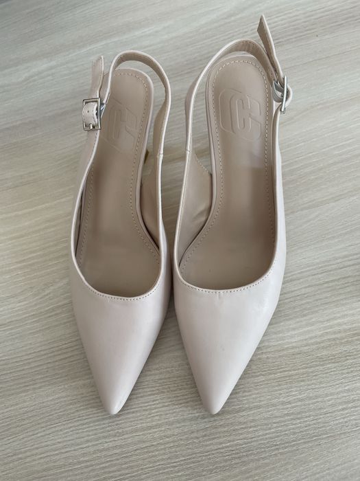 Нови обувки с ток, Shoe aquarium