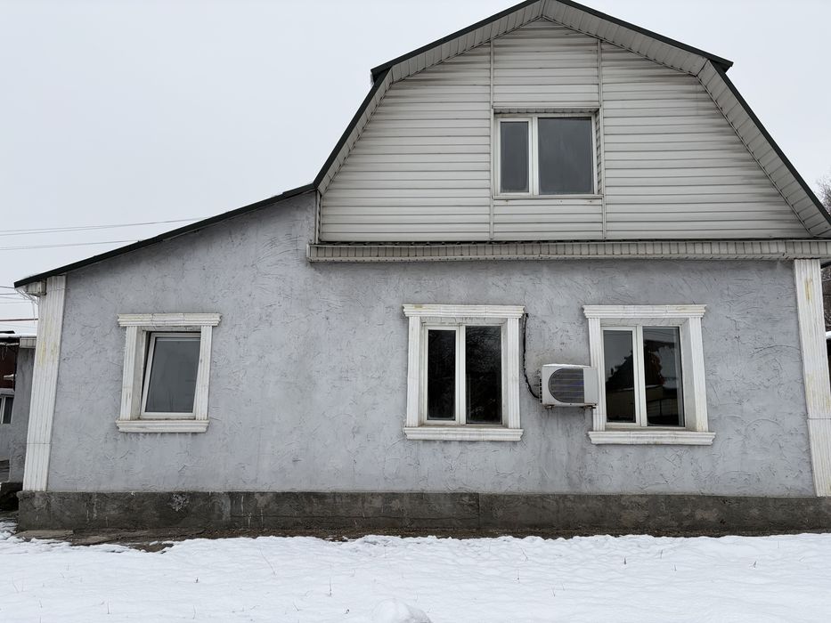 Жилой дом с земельным участком