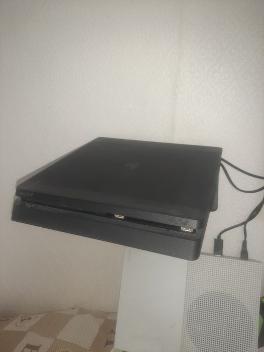 Плестейшн игровой ,PS  4