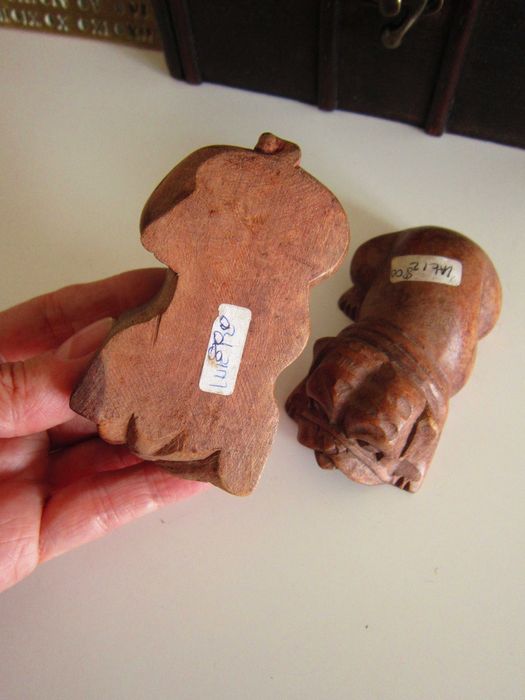 cadou rar Caine sculpura mica lemn de Suar Indonezia 1970