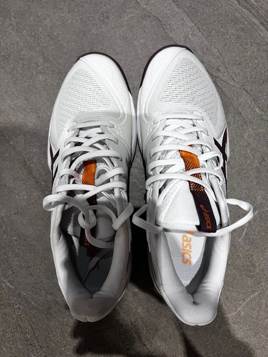 Нови маратонки ASICS дамски