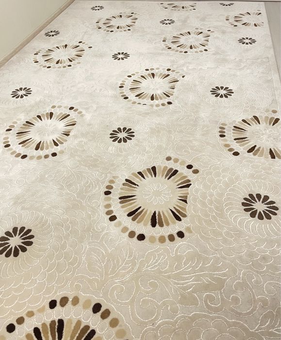 Продам светлый ковер