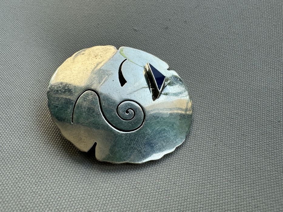 Brosa din argint si lapis lazuli