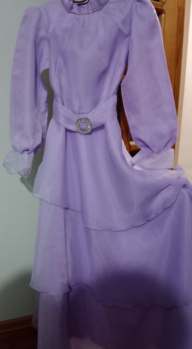 Vecherniy ko‘ylak sotiladi, deyarli yangi, zamonaviy, 2 marta kiyilg