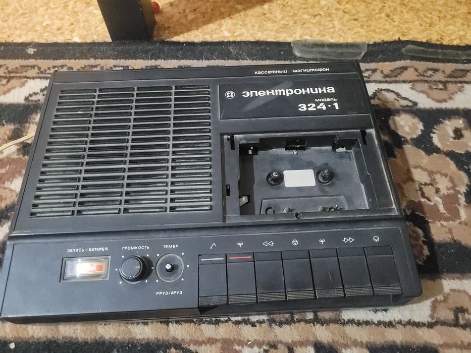 Продам магнитофон касетник ссср