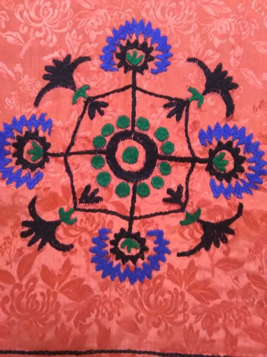 Сюзане ручной вышивки