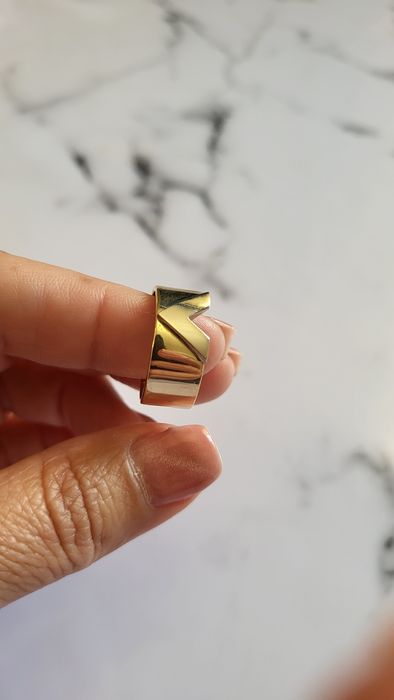 Срочно продается золотое кольцо