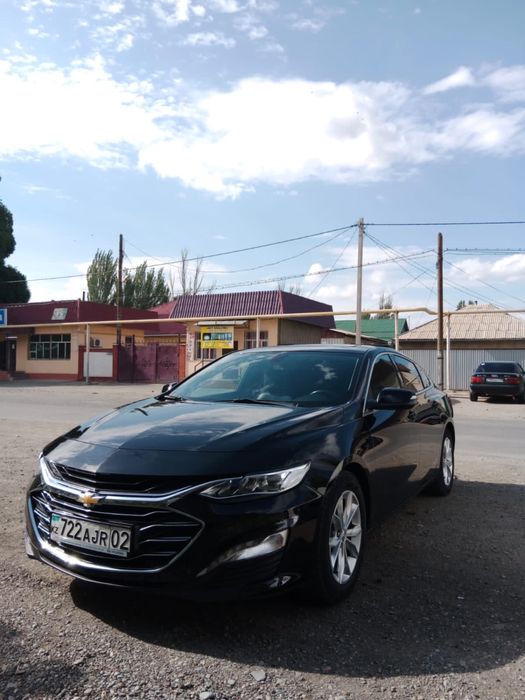 Машина шевролет малибу