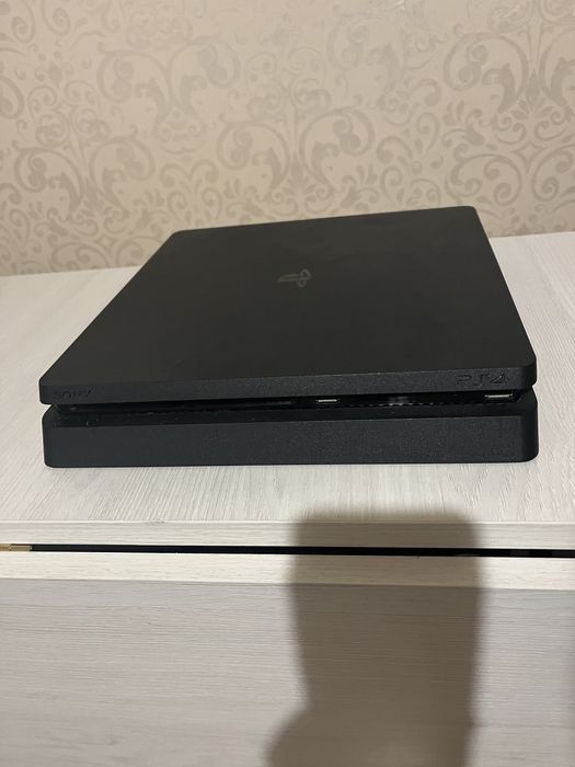 Playstation 4 в идеальном состоянии